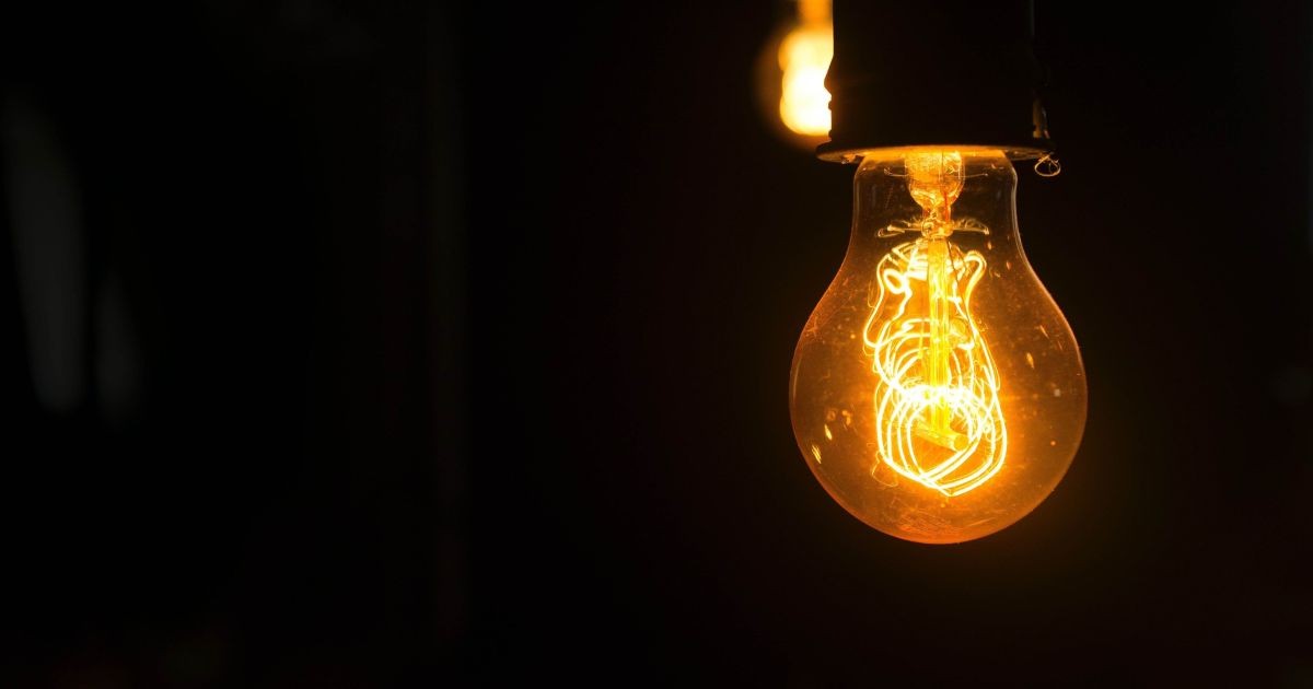 Conta de luz sobe 7,42% e tem maior impacto no IPCA-15 de setembro
