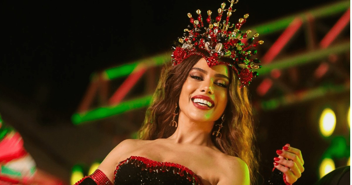 Anitta posta fotos de coroação na Grande Rio e declara: “Me sinto em casa”