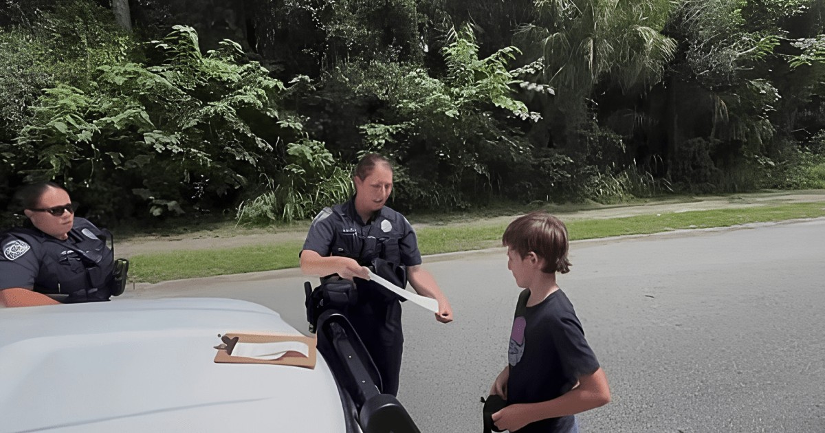Menino de 11 anos trabalhou o verão inteiro para ganhar bicicleta elétrica do pai; quando foi estrear o presente, acabou detido pela polícia