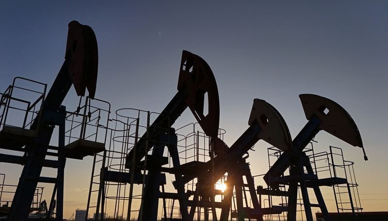 Petróleo recua mais de 2% com sinais de negociação entre EUA e Irã
