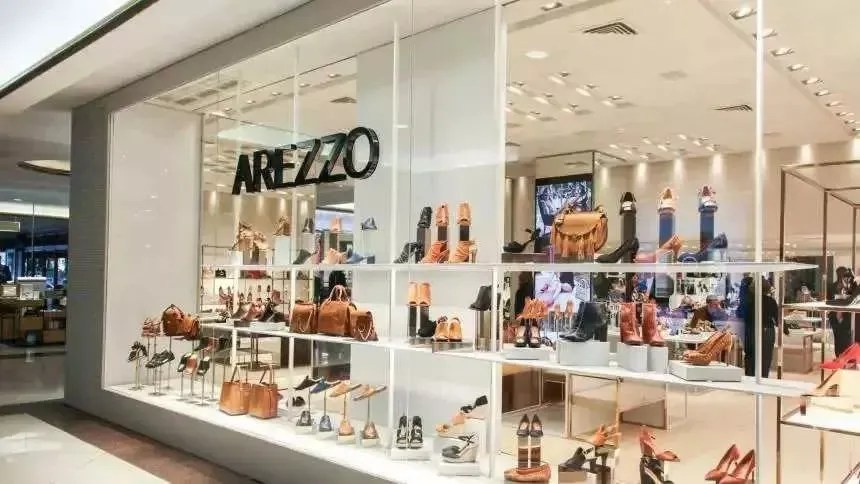 Azzas dispara na bolsa com expectativa sobre possível venda da Farm Rio