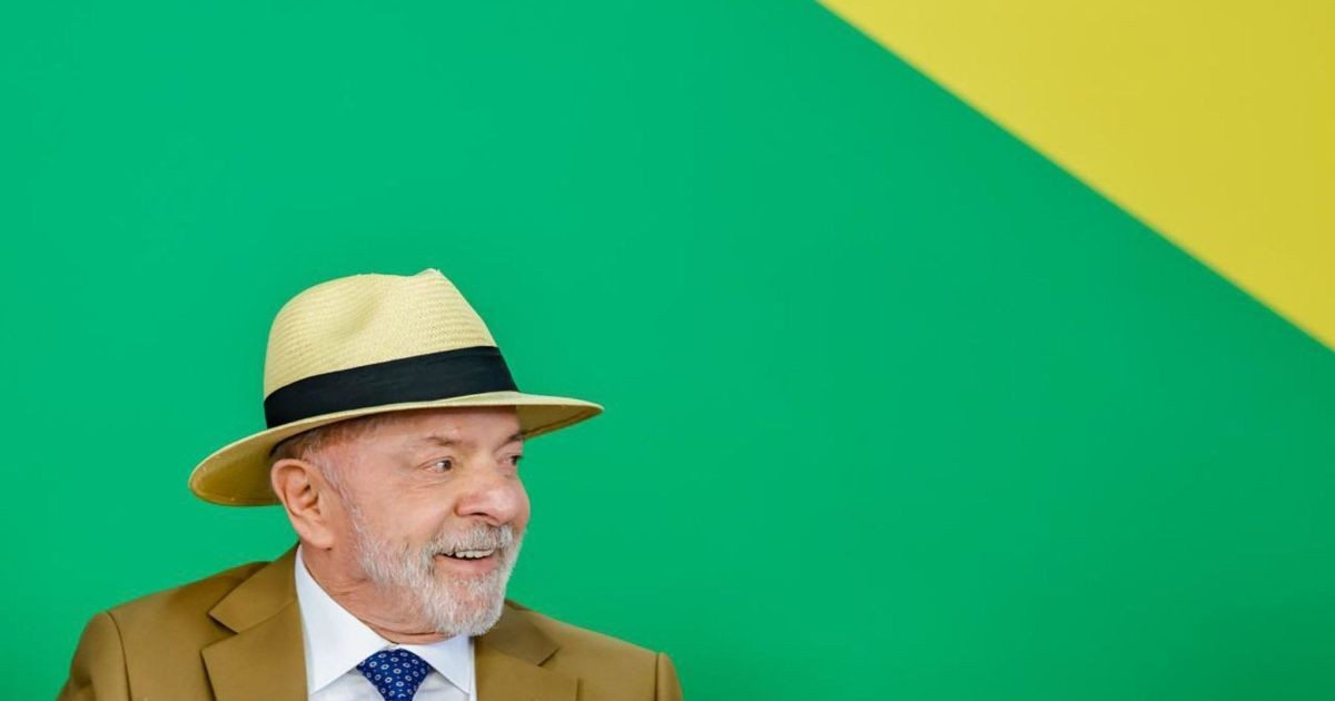 Se vocês tivessem em dúvida entre mim e um gênio, mas não é isso, diz Lula