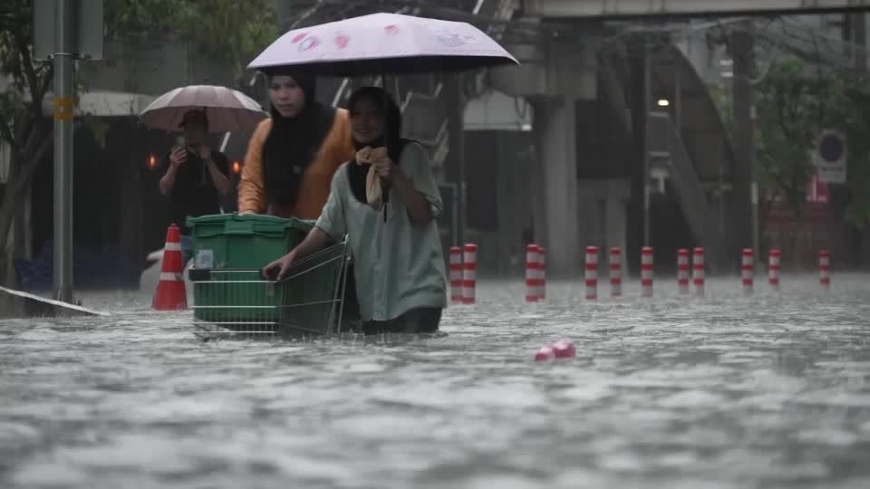 Governo de Bangkok declara estado de emergência em meio a enchentes