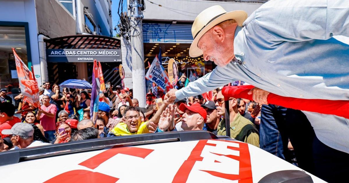Em meio à polêmica, comício de Lula tem música de Nossa Senhora