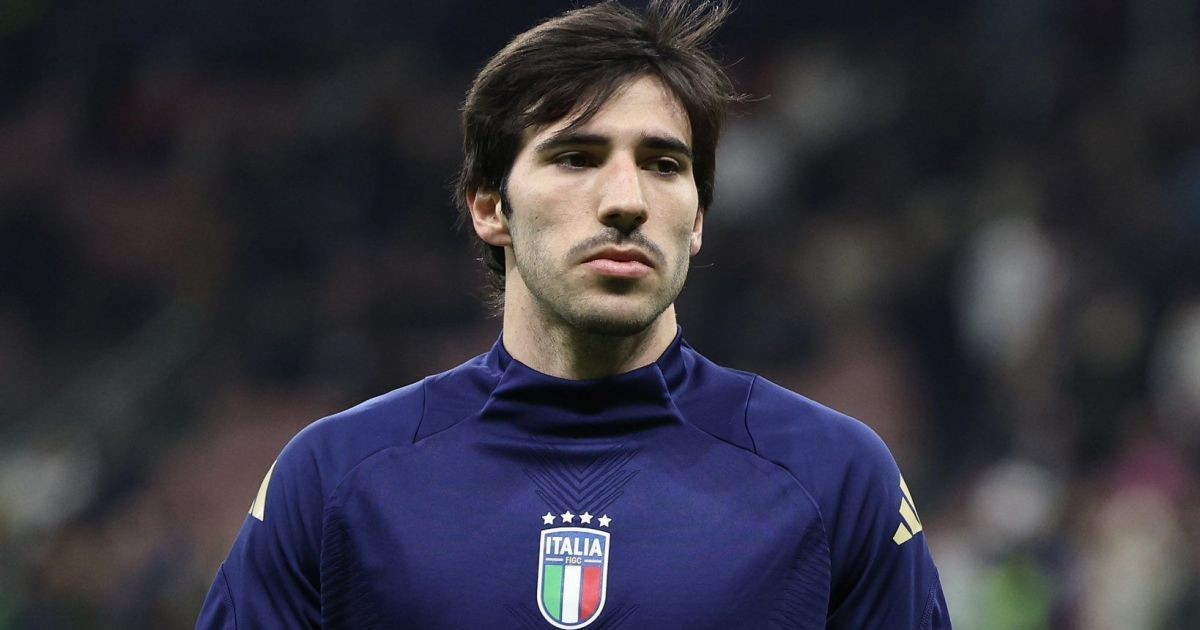 Pressão? Italiano contratado por valor histórico decepciona contra Bélgica