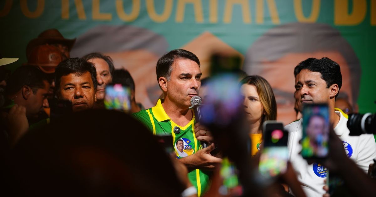 Flávio diz que Lula está “afundando o Brasil” e desesperado