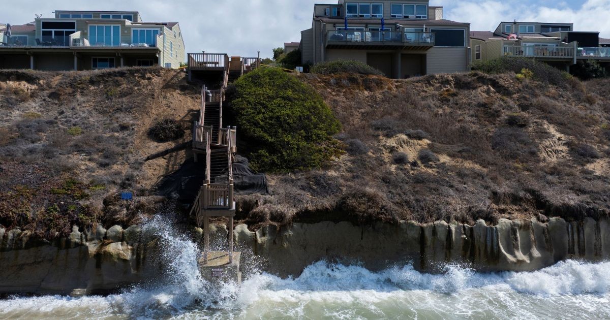 Elevação do nível do mar destrói casas e apaga praias na Califórnia