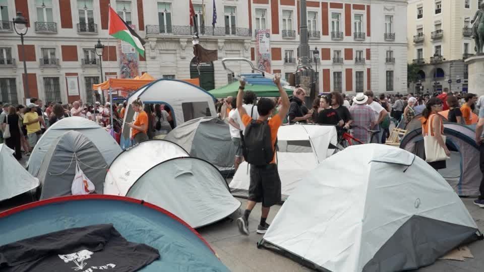Manifestantes pedem melhores condições de moradia no centro de Madri