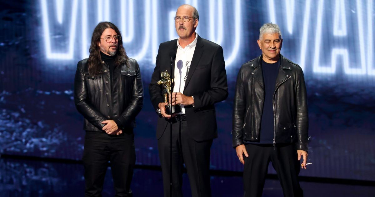 VMA 2026: trio do Nirvana ganha prêmio e faz discurso em homenagem a Cobain