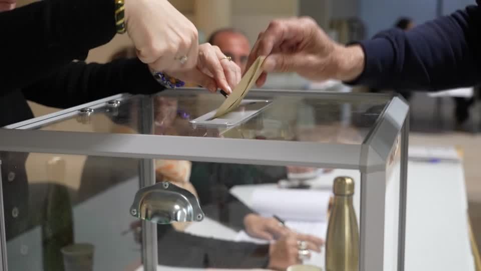 Ultradireita francesa afirma ter conseguido cadeiras para bancada no Senado