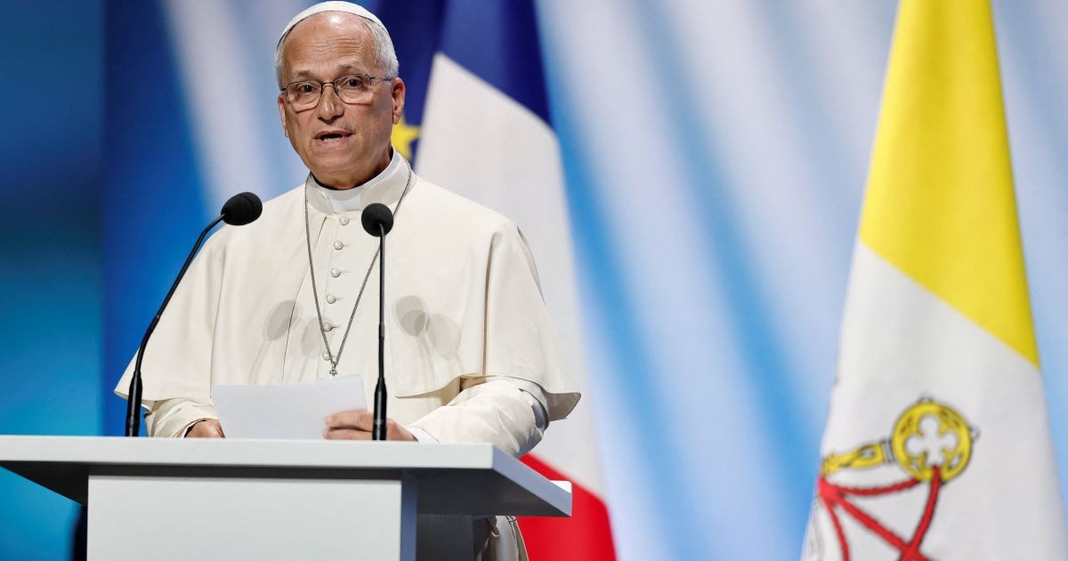 Em meio à guerra da Ucrânia, Papa Leão XIV pede concessões pela paz