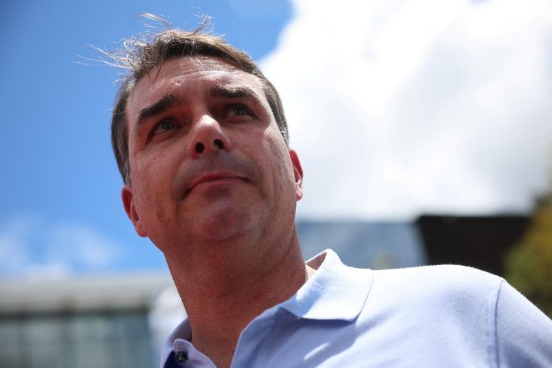 Flávio pede para Fux suspender decisão de Dino sobre Nossa Senhora