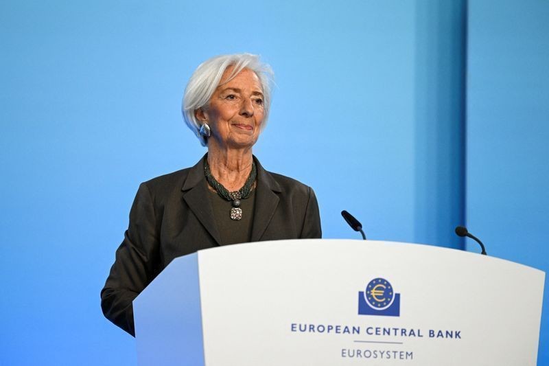 Lagarde diz que resposta moderada do BCE é apropriada para manter inflação