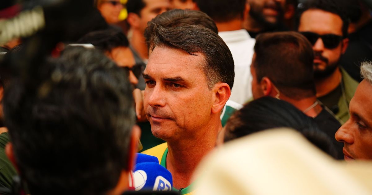 Flávio reforça pedido a Fux contra decisão de Dino sobre Nossa Senhora