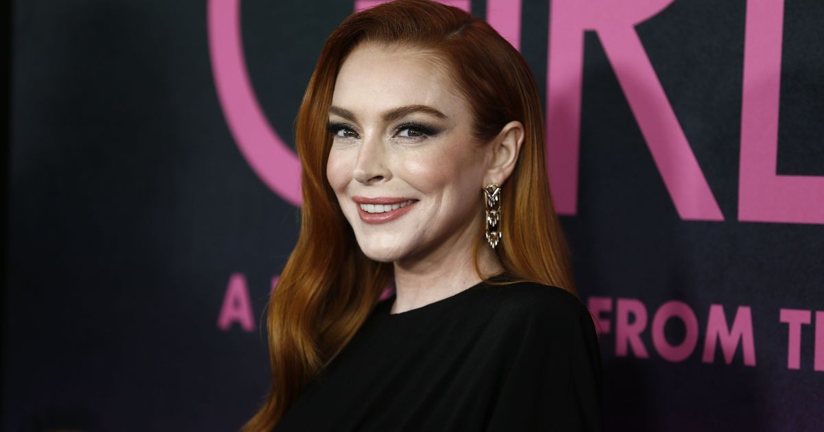 Lindsay Lohan vai estrelar novo romance do diretor de “Meninas Malvadas”