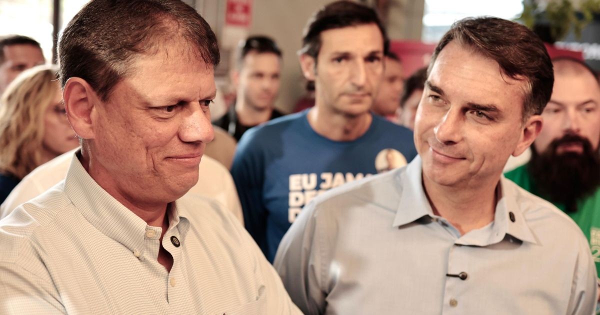 Tarcísio diz articular apoio do Republicanos a Flávio em eventual 2º turno