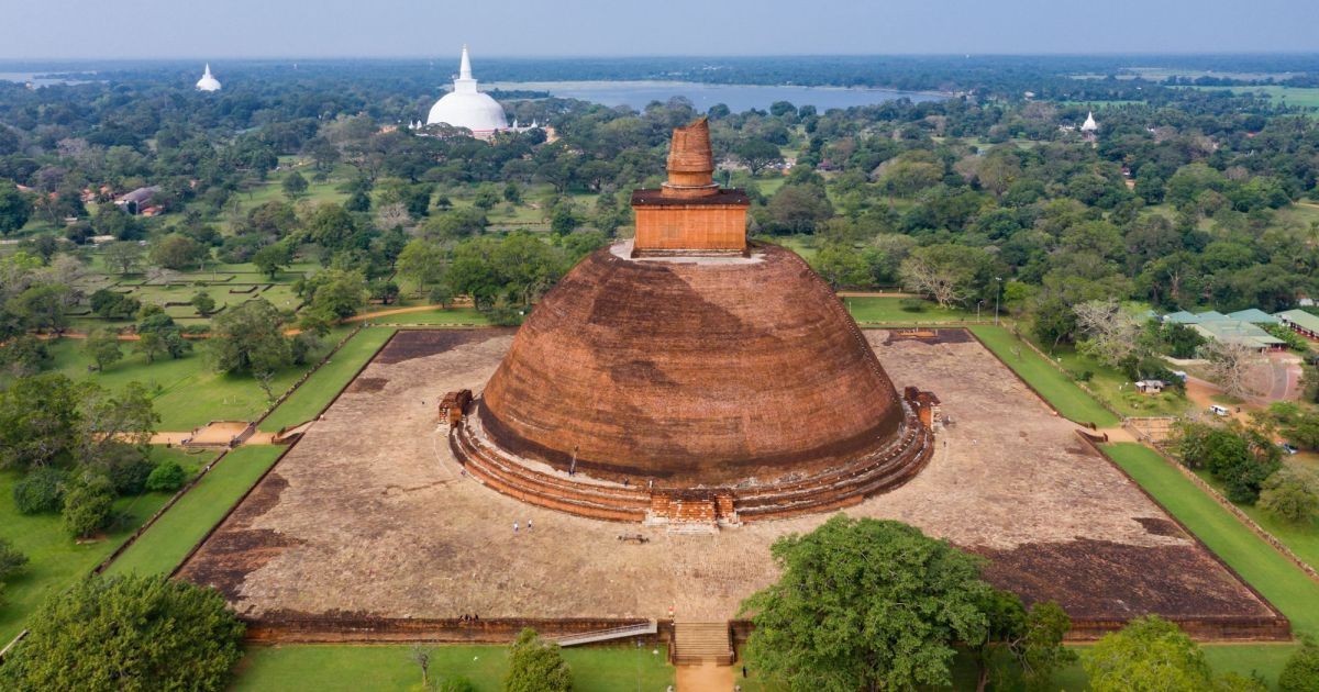 Cúpula em forma de bolha em cidade sagrada para o budismo já foi uma das maiores construções feitas pelo homem na terra
