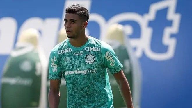 Palmeiras acerta a renovação do contrato do lateral-esquerdo Arthur