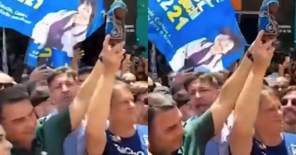 Flávio e Tarcísio erguem imagem de Nossa Senhora Aparecida após fake news