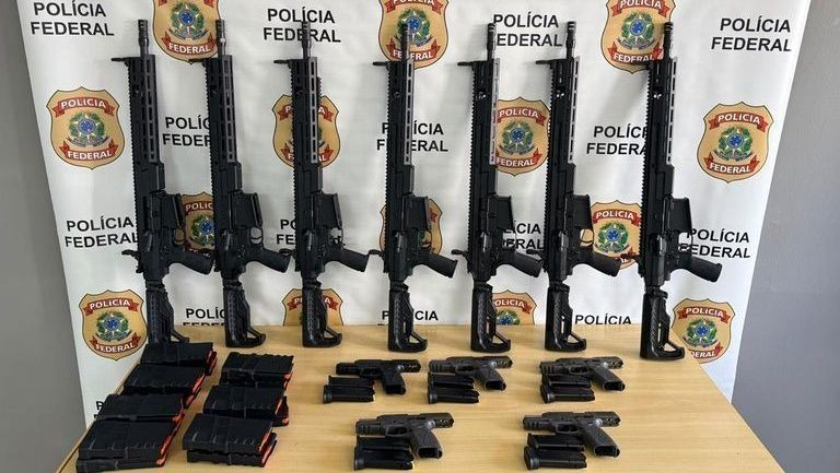 RJ: PF apreende fuzis durante operação contra fraudes no registro de armas