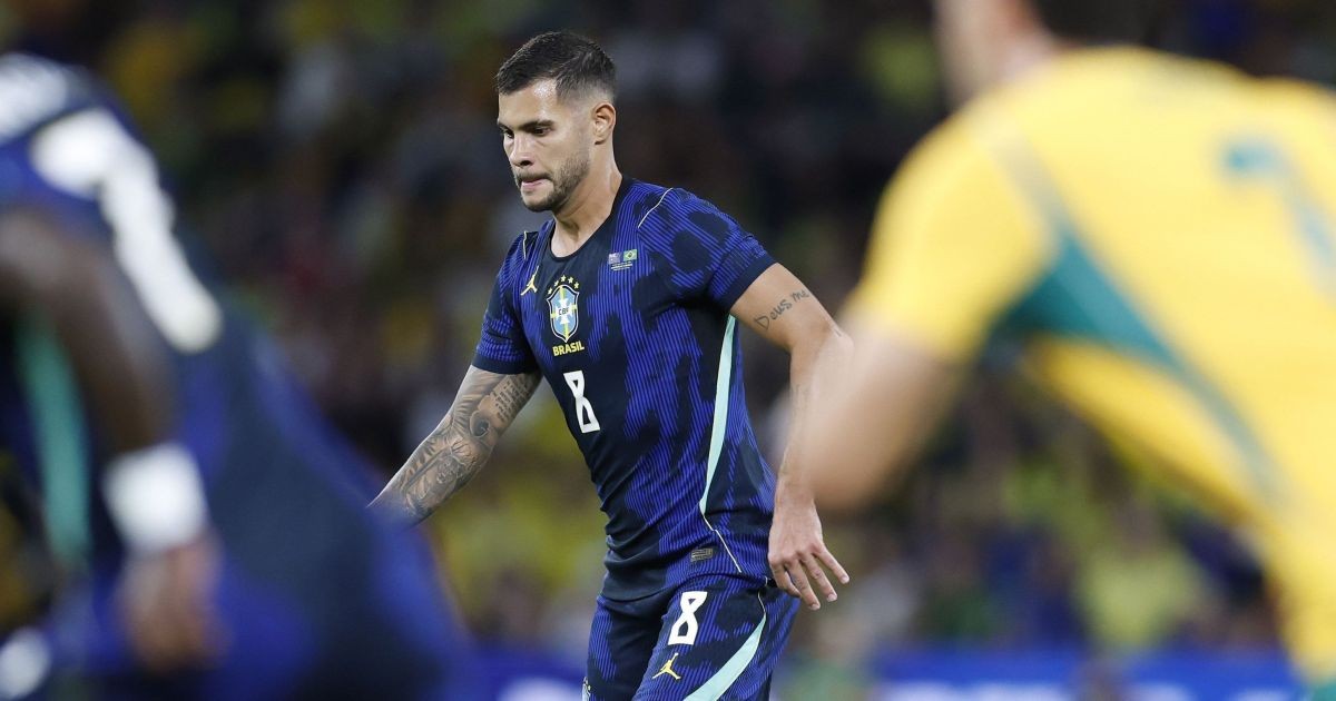 Após boa jogada, Bruno Guimarães vira para o Brasil contra a Austrália