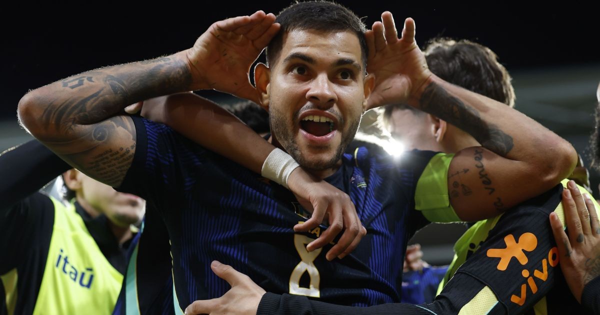 Ancelotti explica motivo de Guimarães não ter batido pênaltis em amistoso