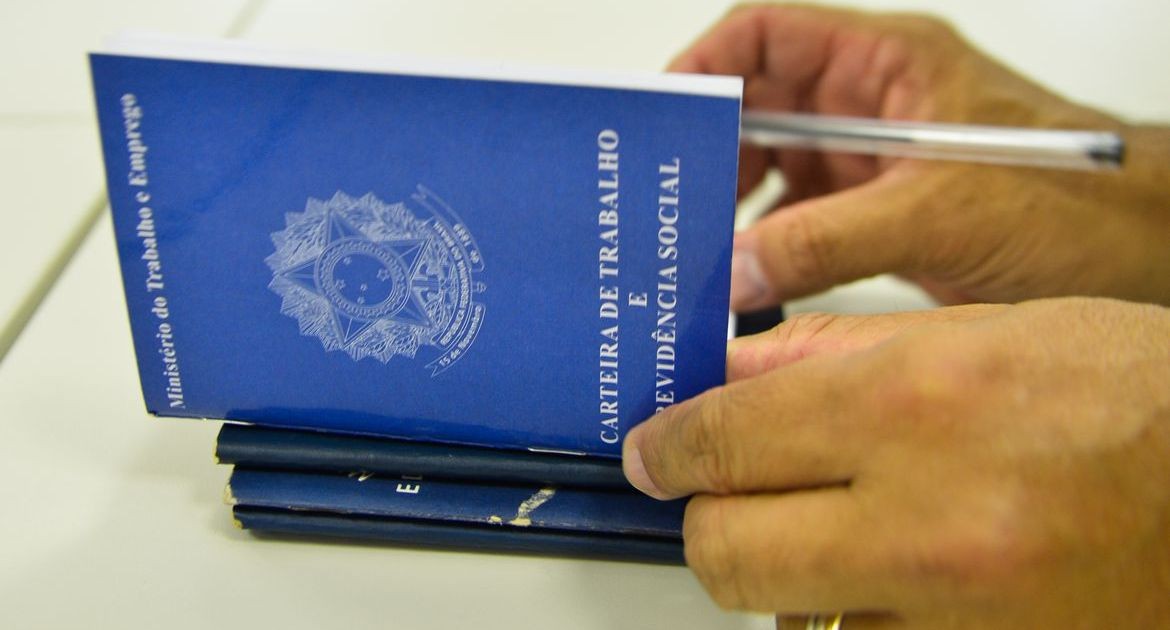 Brasil cria 165,8 mil empregos formais em agosto, aponta Caged