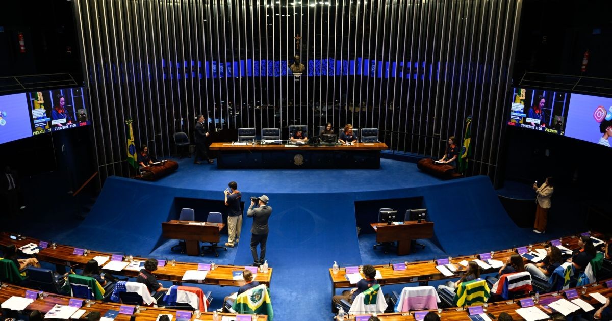 Quaest Senado DF: Michelle tem 26%; Leila, 20%; Bia Kicis, 18%; Erika, 16%