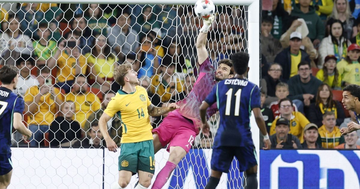 Mesmo criticado, Otávio celebra estreia na Seleção Brasileira: “Mágico”
