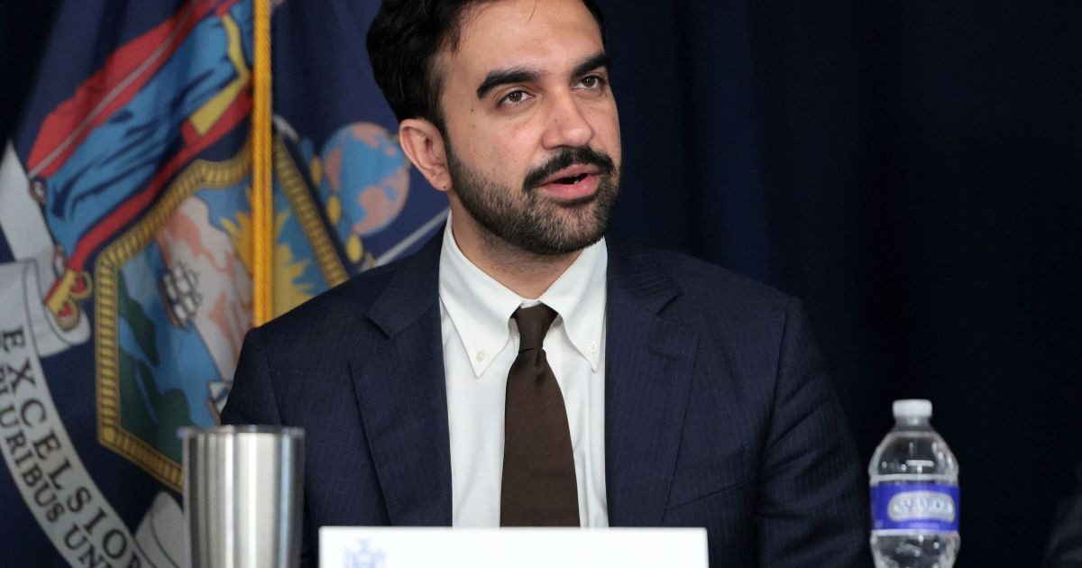Prefeito de NY anuncia estratégia para combater o antissemitismo na cidade