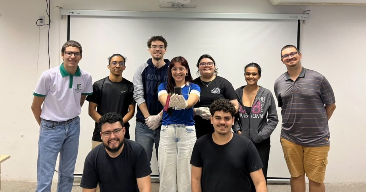 Satélites feitos por estudantes brasileiros vão embarcar em missão da SpaceX