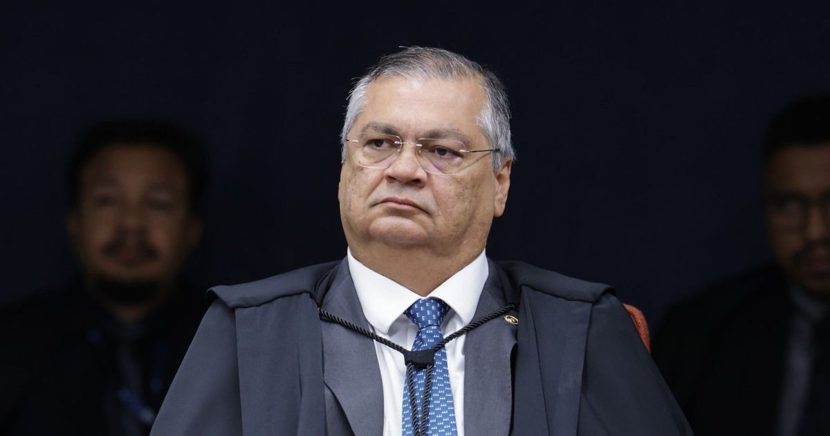 Dino manda PF abrir investigação sobre “ataques a imagens religiosas”
