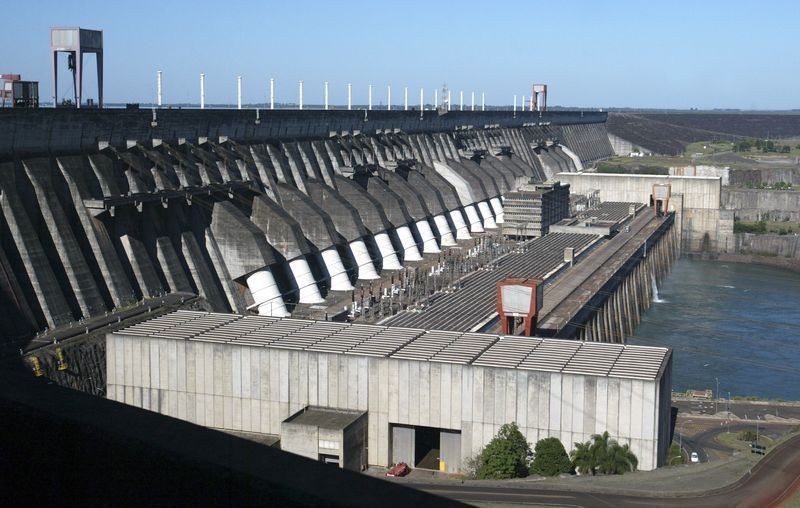 Governo altera portaria para viabilizar importação de energia do Paraguai
