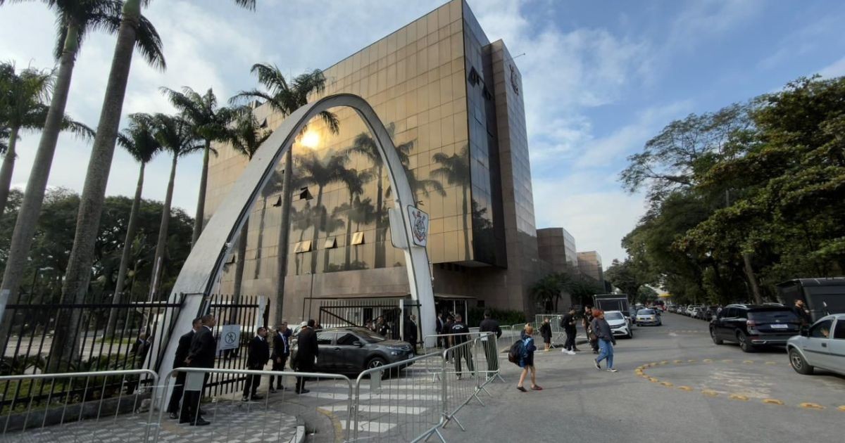 Corinthians: grupo tenta convencer conselheiro a disputar eleição