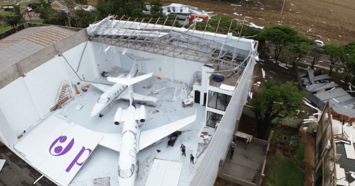 Temporal com ventos fortes destrói hangares no Aeroporto de Toledo (PR)