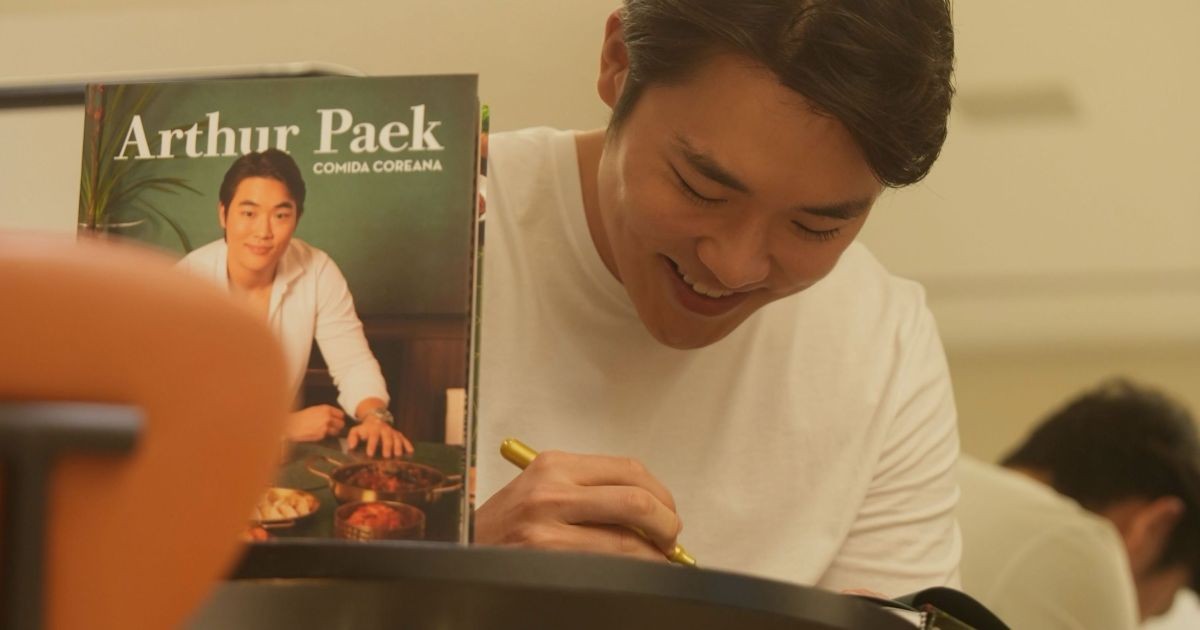 Arthur Paek revela prato favorito do pai que ficou de fora de seu livro