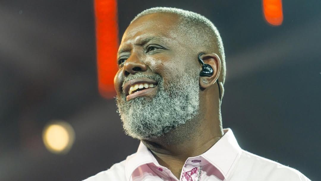 Péricles explora gêneros em disco “Camuflagem”: “Importante quebrar muros”