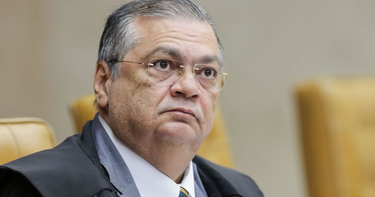 Dino declara perda de objeto no STF após TSE liberar post sobre padroeira