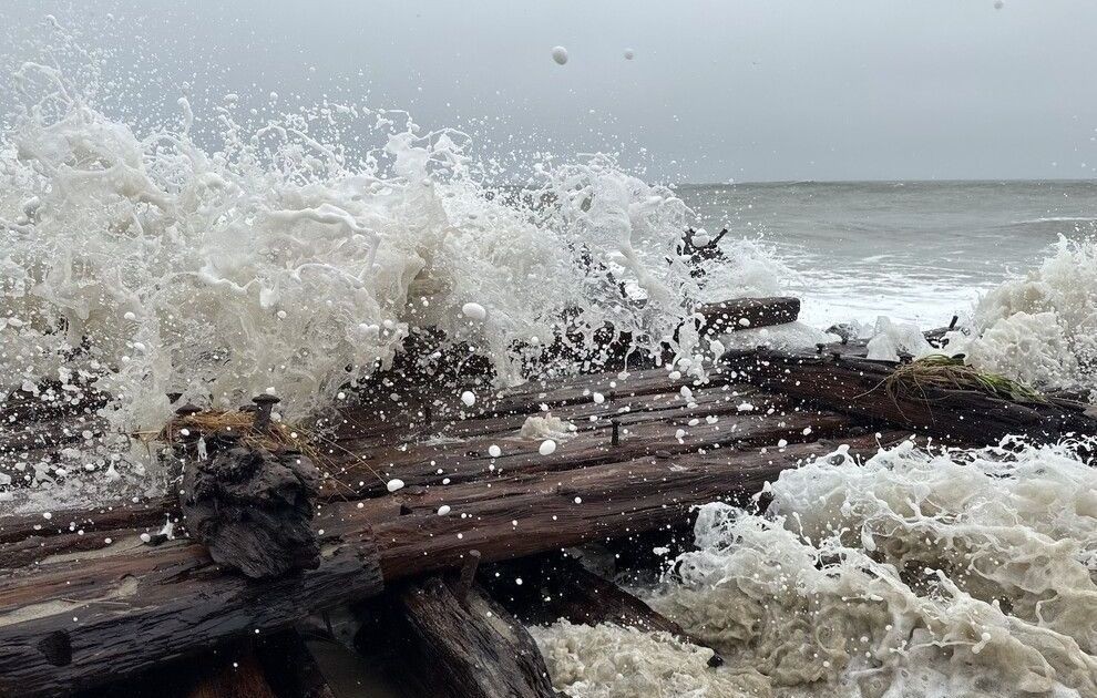 Tempestade remove areia na costa dos EUA e revela naufrágio de 150 anos