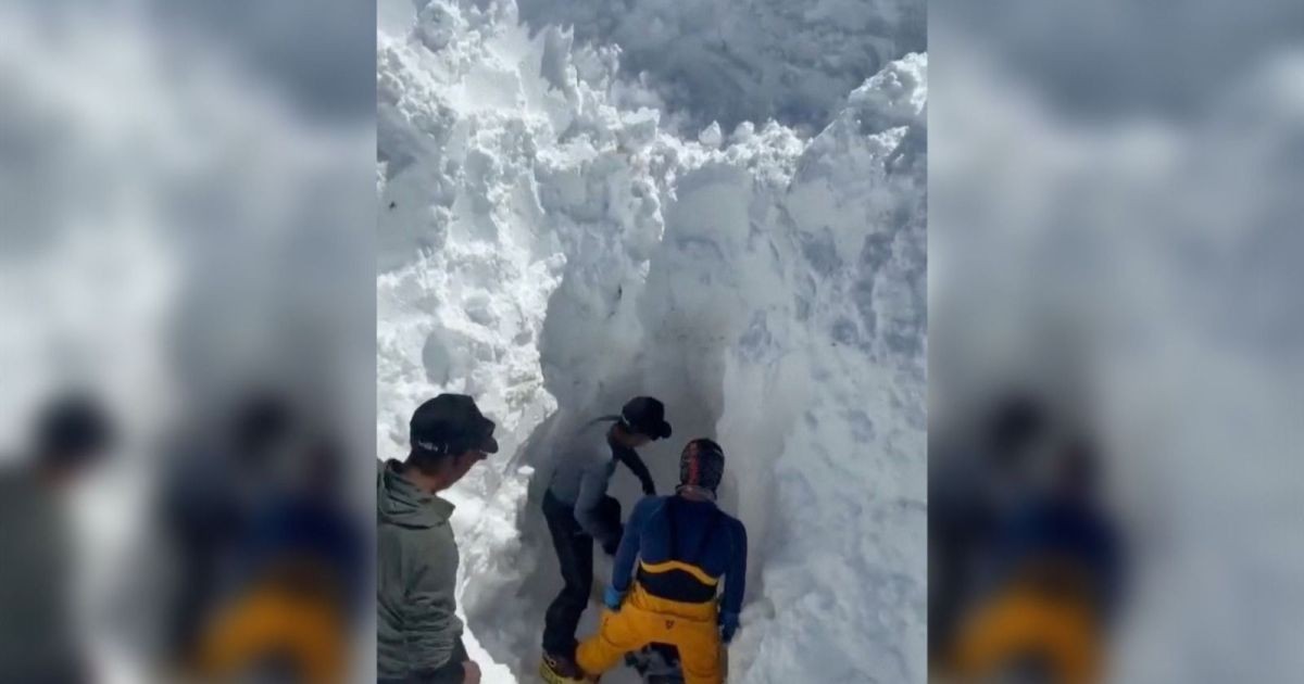 Avalanche no Nepal mata pelo menos 15 trabalhadores em acampamento