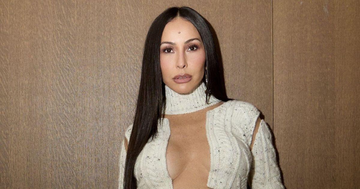 Sabrina Sato chama atenção ao exibir barrigão em desfile em Paris; veja