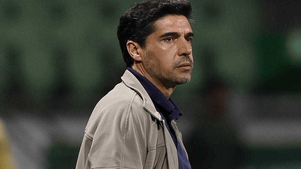 Conmebol define gancho de Abel Ferreira por expulsão contra a LDU