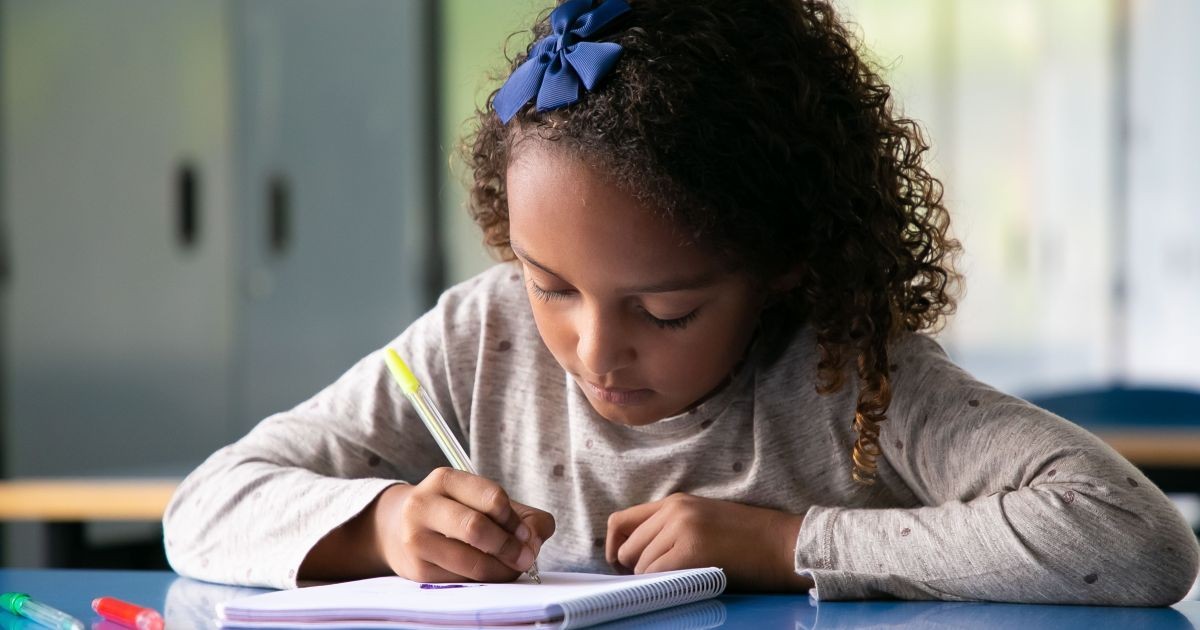 Cérebro sofre mudanças através da aprendizagem da leitura e matemática
