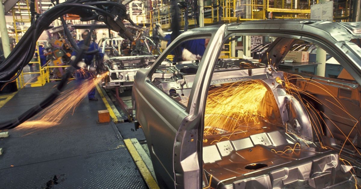 Produção industrial no Brasil sobe 0,6% em agosto, diz IBGE