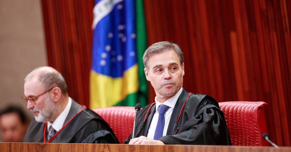Mendonça detalha a plataformas exclusão de posts sobre Flávio e padroeira