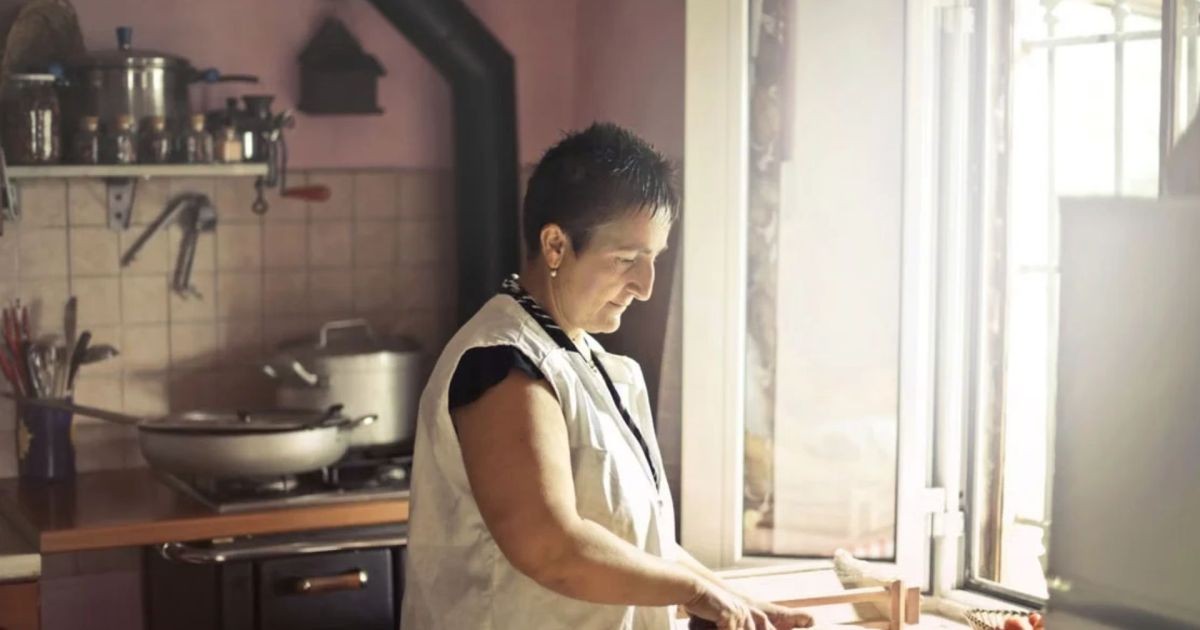 “Nonna maxxing” conquista a Geração Z ao resgatar hábitos das avós italianas e uma rotina longe das telas