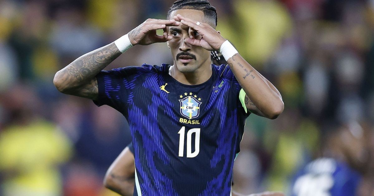 Raphinha não tem lesão após susto na Seleção e deve reforçar Barcelona