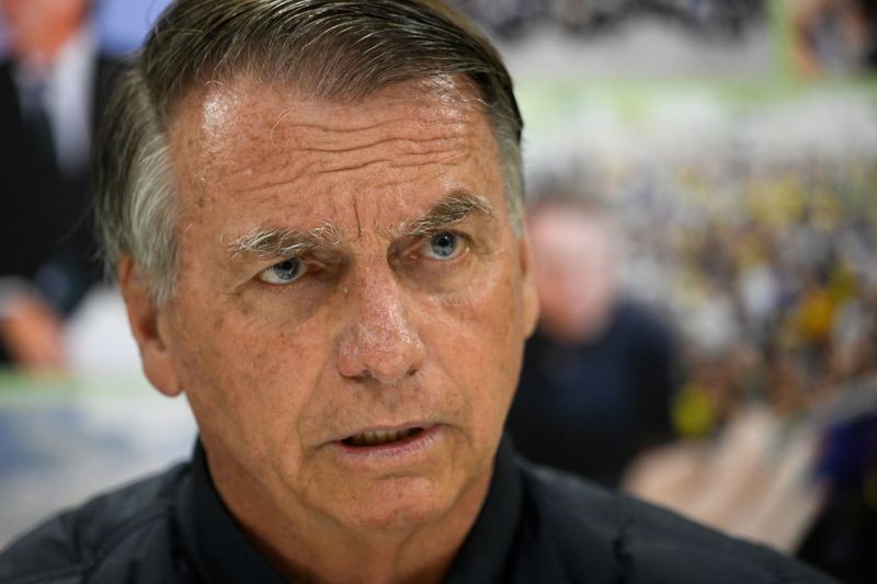 Bolsonaro tem tornozeleira eletrônica trocada em prisão domiciliar
