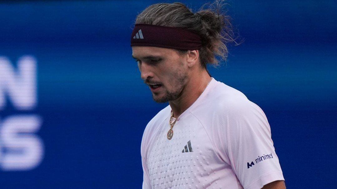 Com pneu, Zverev bate chinês e enfrentará Djokovic nas quartas em Pequim