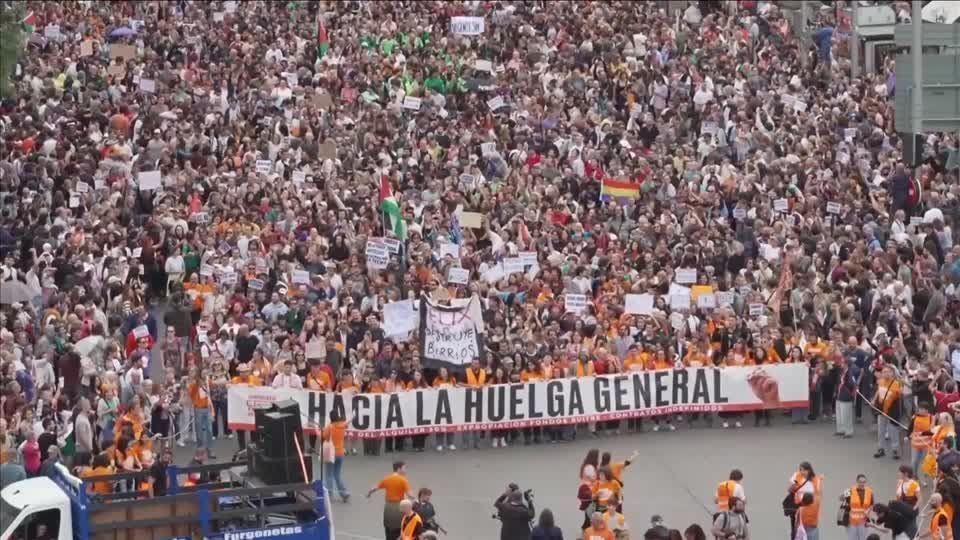 Milhares de pessoas protestam na Espanha contra crise habitacional